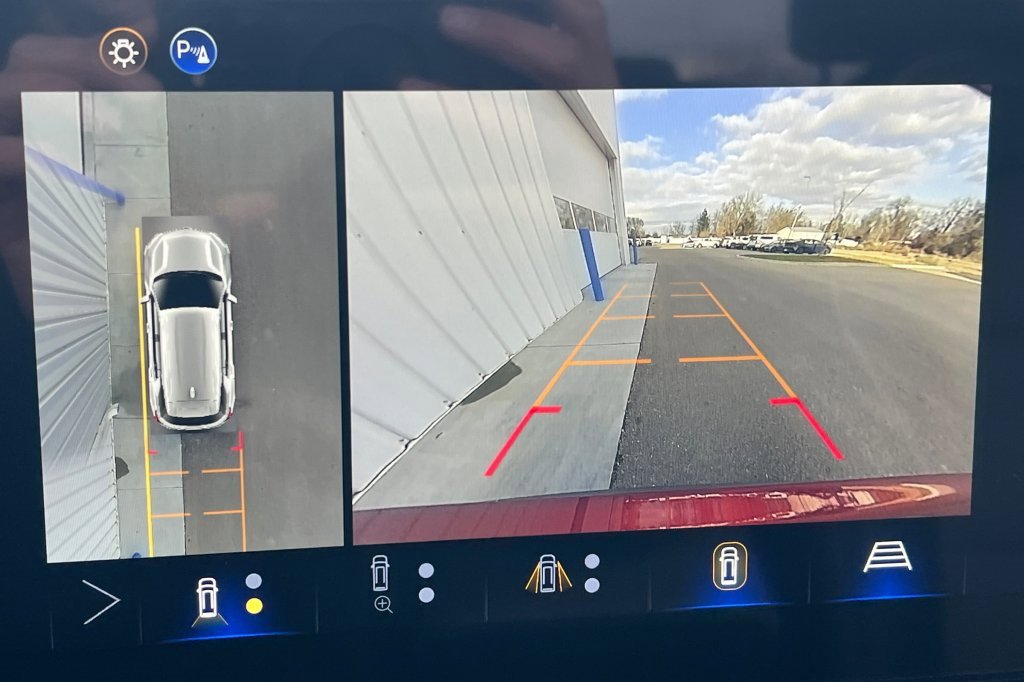 New 2026 Chevrolet Equinox LT w/ Convenience Package II image 17