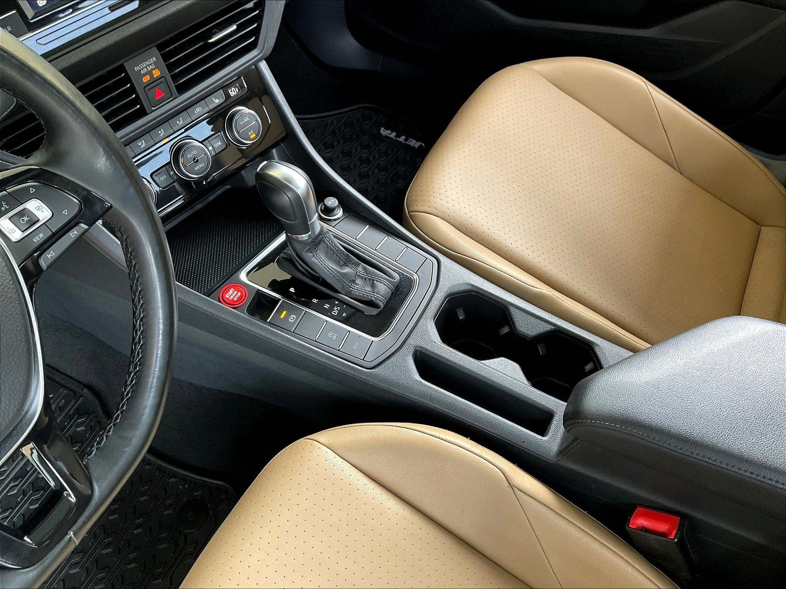 Used 2019 Volkswagen Jetta SE w/ Cold Weather Package FWD image 17