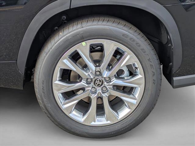 New 2025 Toyota Highlander Limited image 10