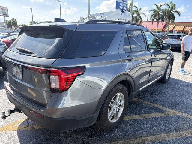 Certified 2025 Ford Explorer Active RWD image 4