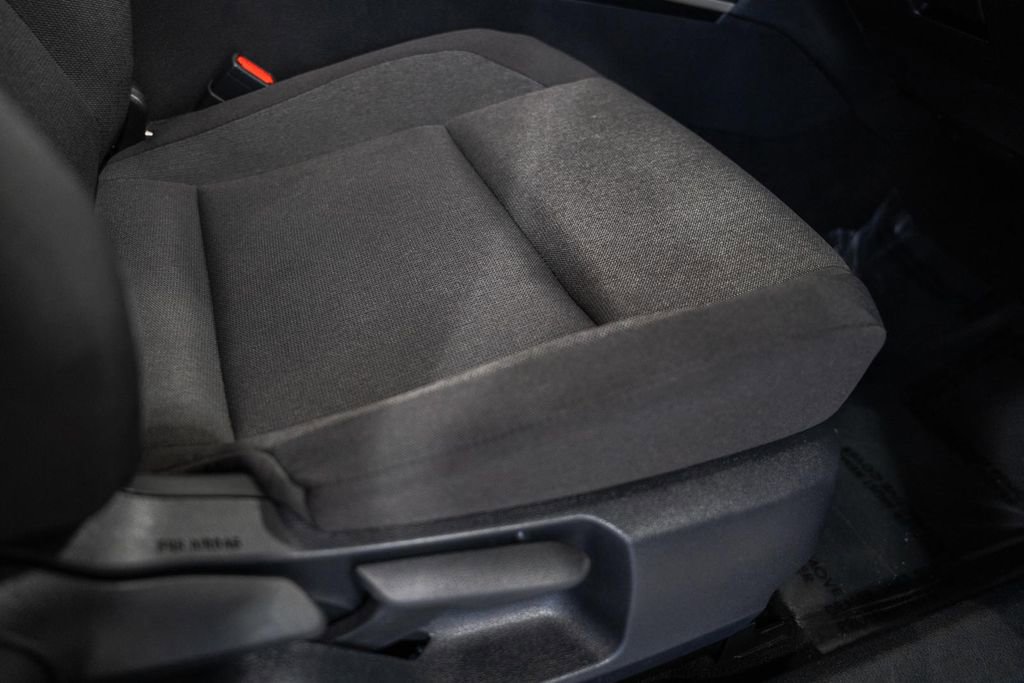 Used 2025 Toyota Camry LE image 33