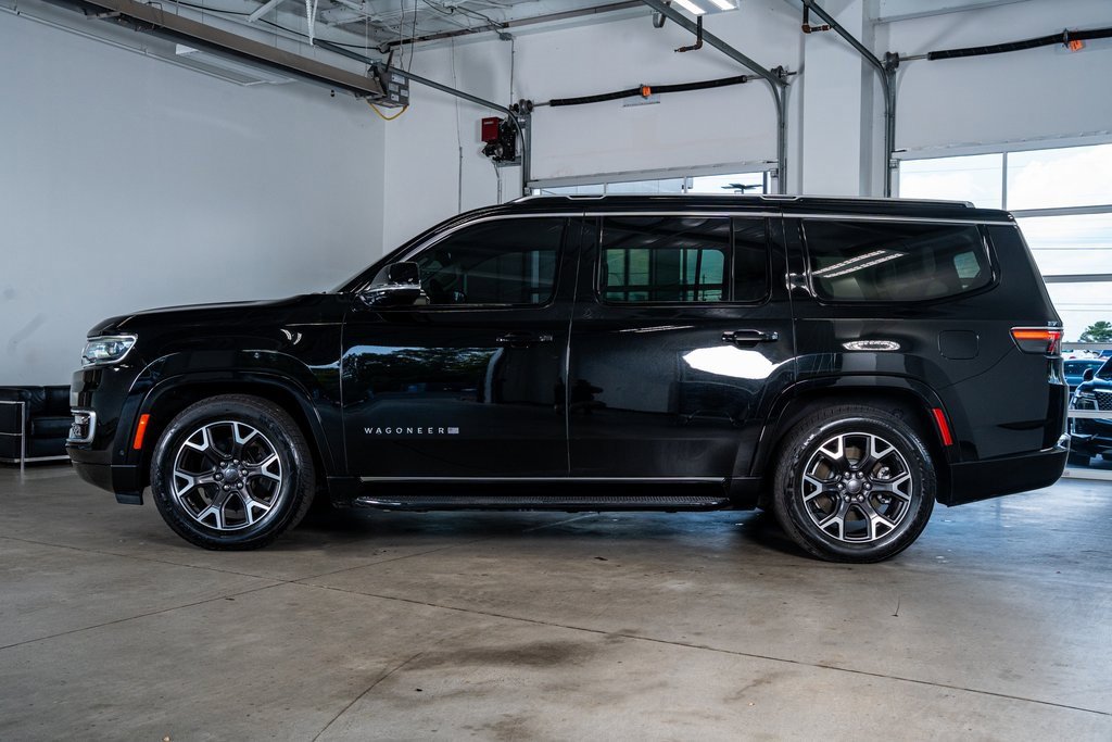 Used 2023 Jeep Wagoneer Series III w/ Preferred Equipment Group image 8