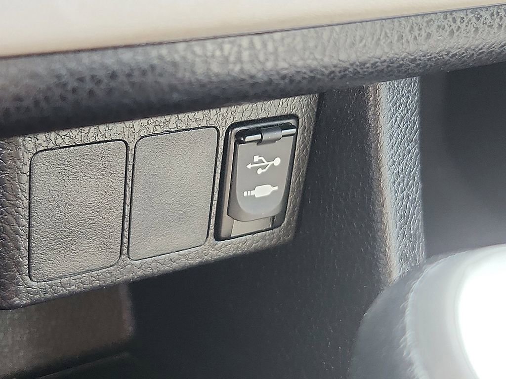 Used 2018 Toyota Corolla LE FWD image 18