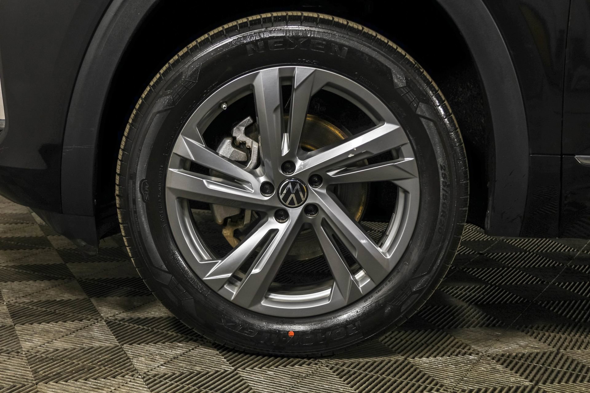 Used 2024 Volkswagen Atlas Cross Sport SEL R-Line image 21