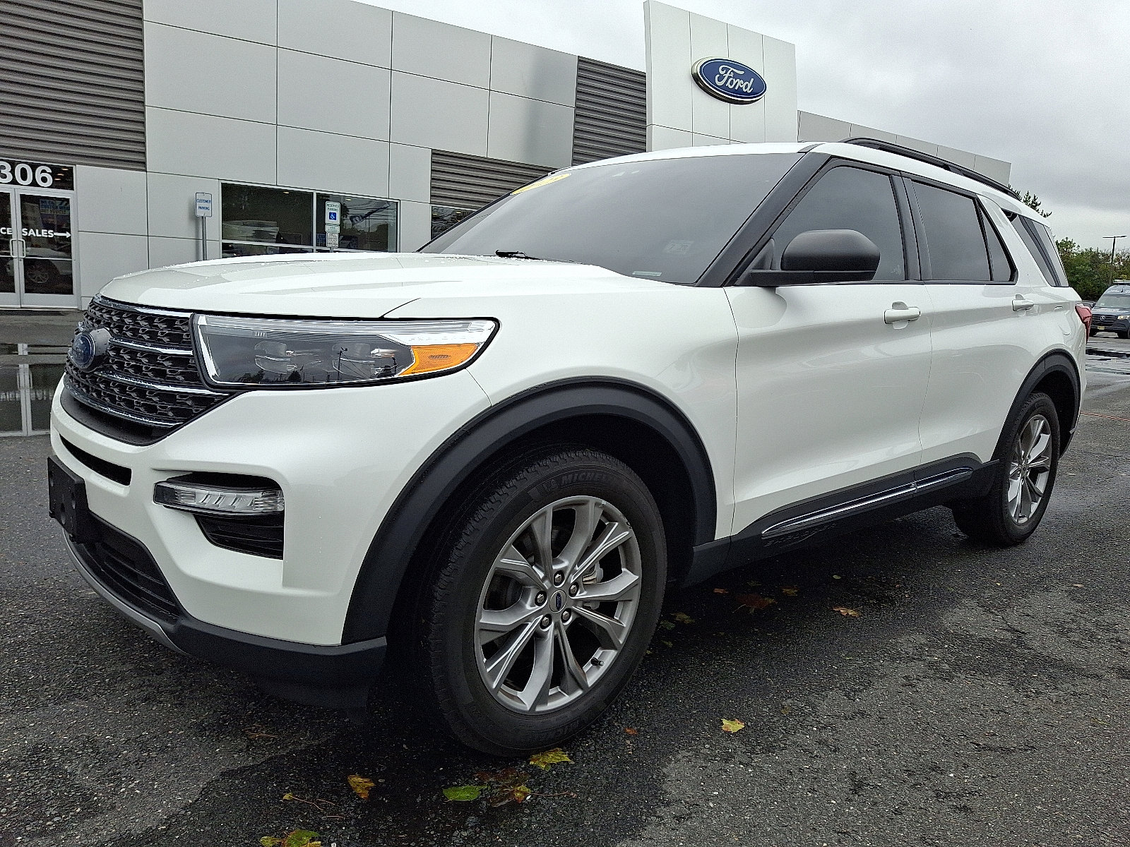Certified 2023 Ford Explorer XLT w/ Equipment Group 202A image 5
