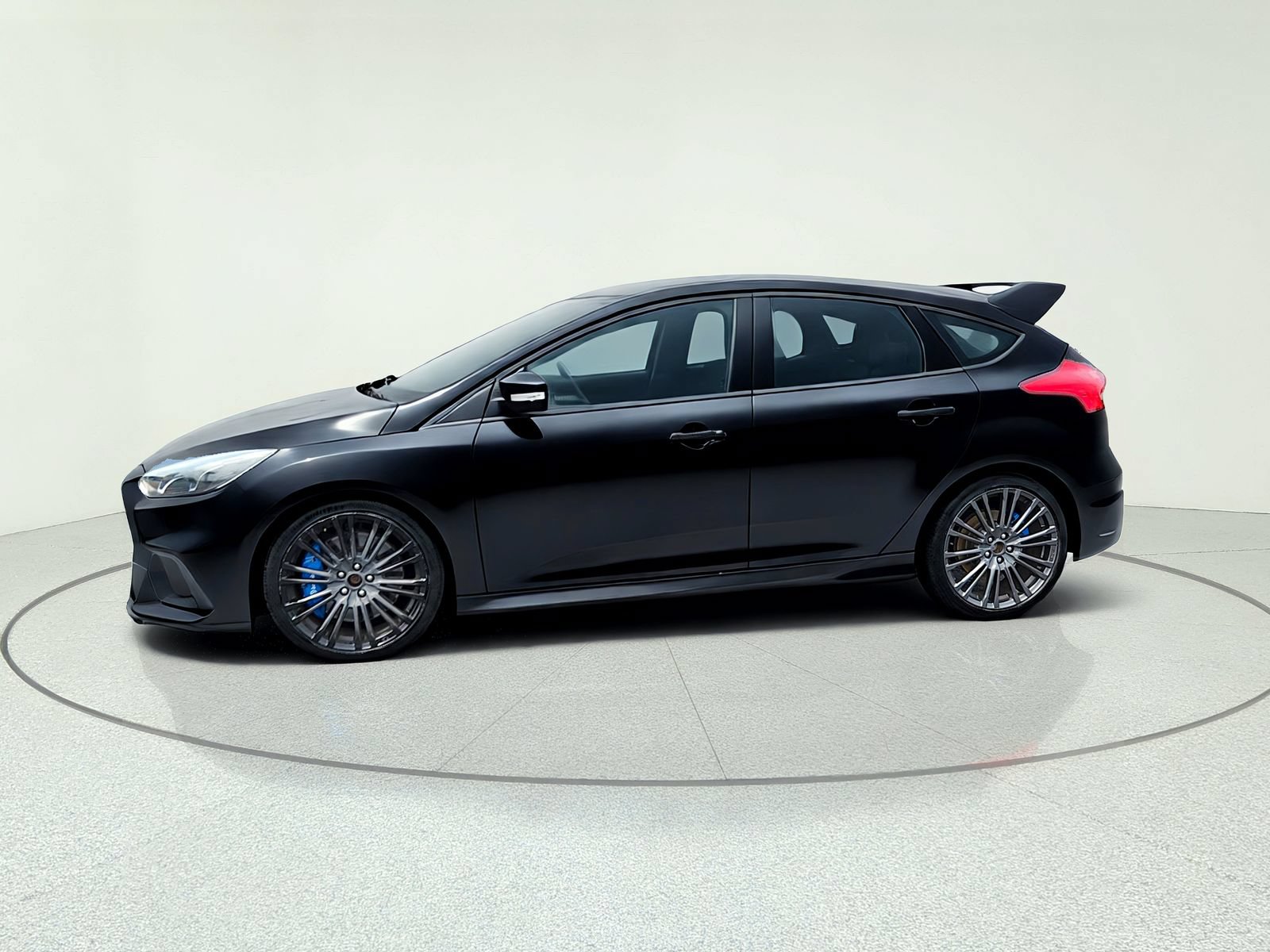 Used 2017 Ford Focus RS AWD/4WD image 3