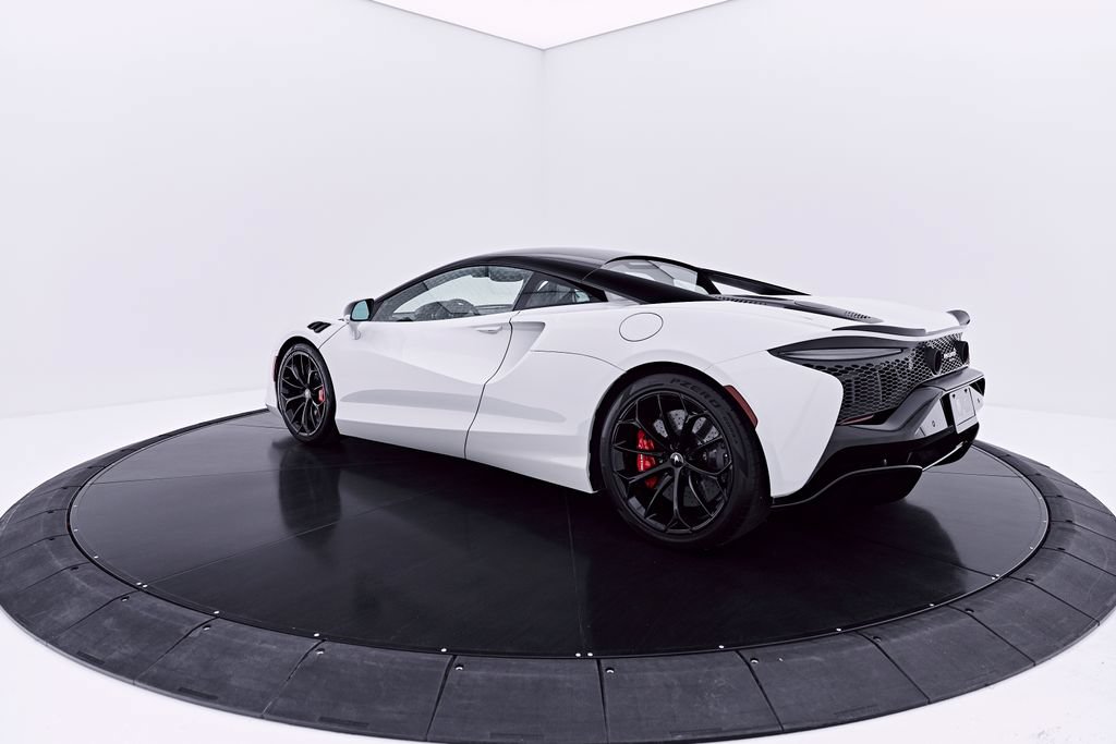 Used 2024 McLaren Artura RWD image 14