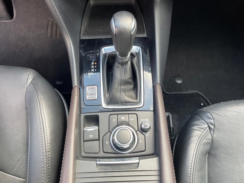 Used 2018 MAZDA MAZDA3 Grand Touring w/ Premium Equipment Package FWD image 13