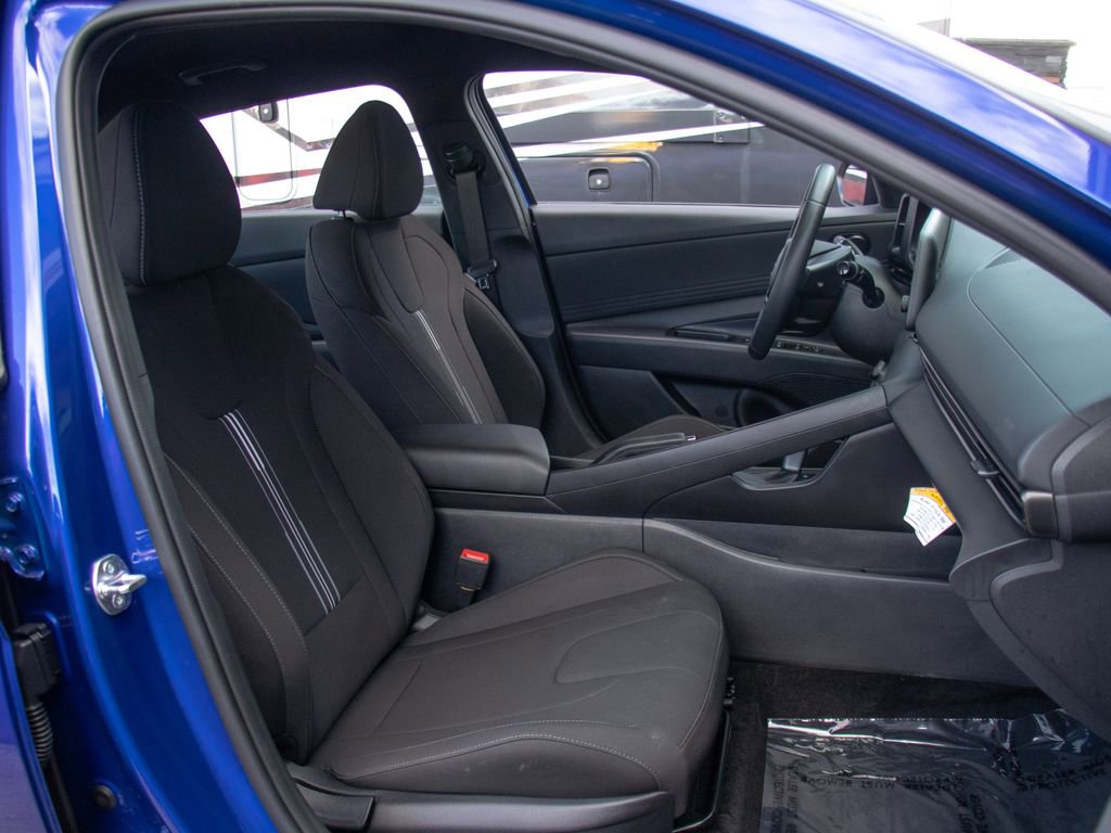 Used 2025 Hyundai Elantra Sport image 19