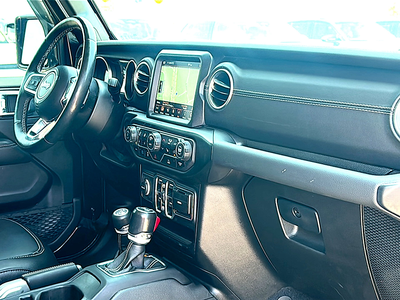 Used 2022 Jeep Wrangler Unlimited Sahara w/ Cold Weather Group AWD/4WD image 17