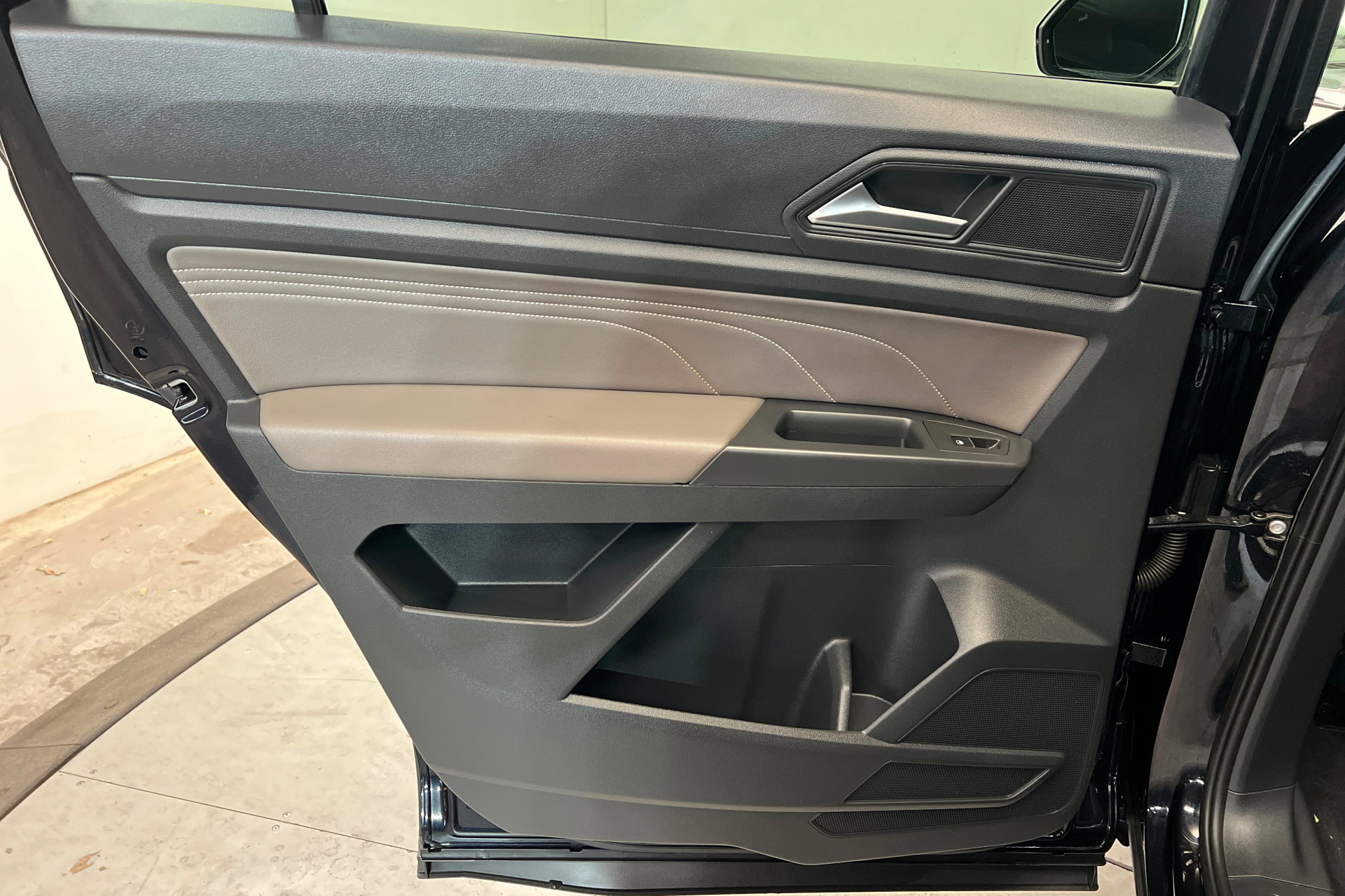 Used 2023 Volkswagen Atlas Cross Sport SE image 19