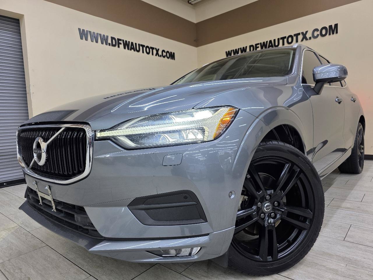 Used 2018 Volvo XC60 T5 Momentum w/ Convenience Package AWD/4WD image 1
