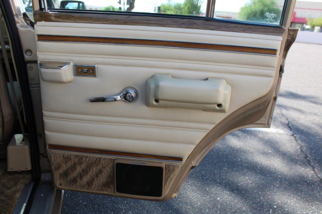 Used 1990 Jeep Grand Wagoneer image 75