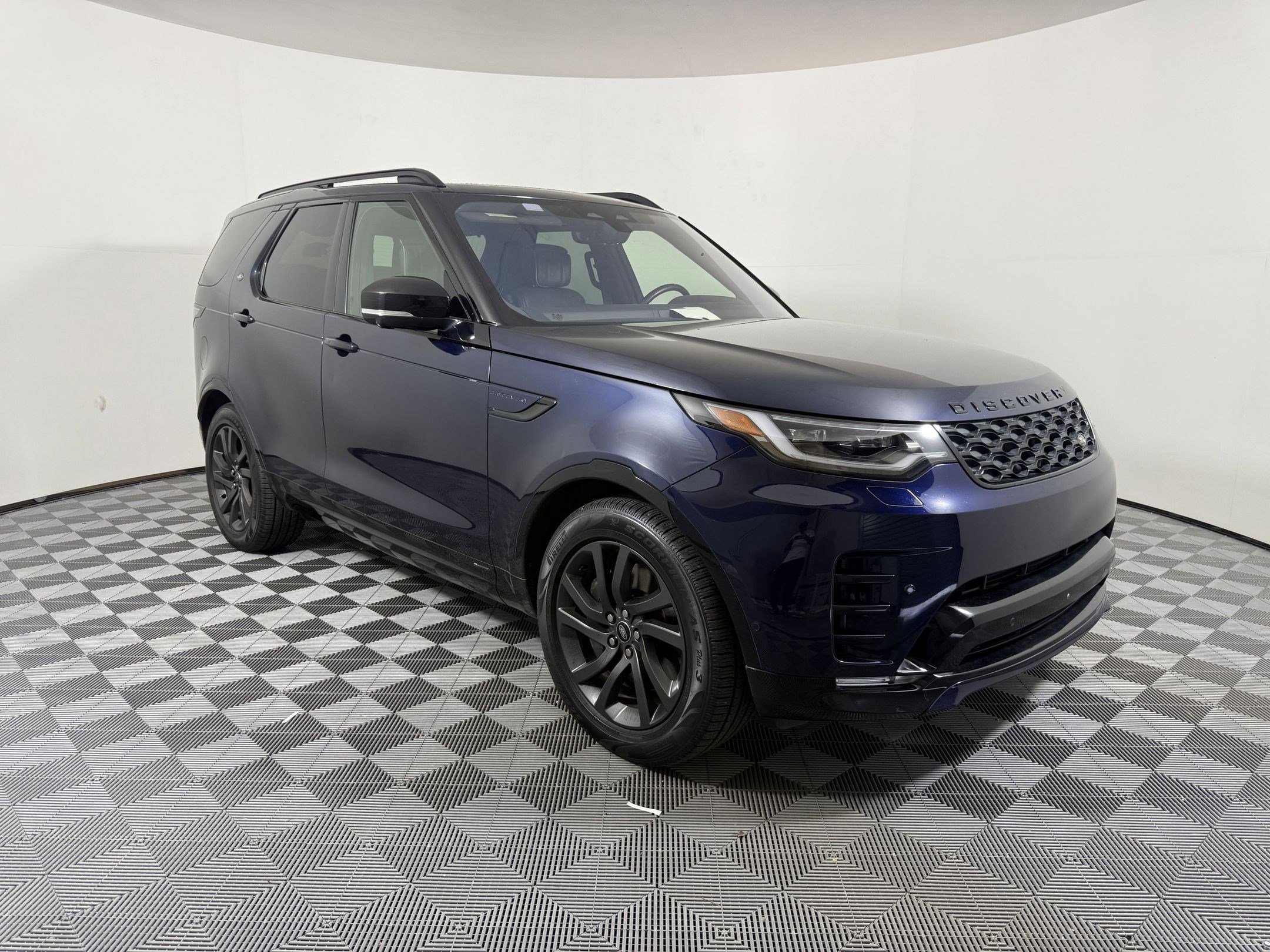 Used 2022 Land Rover Discovery S R-Dynamic image 6