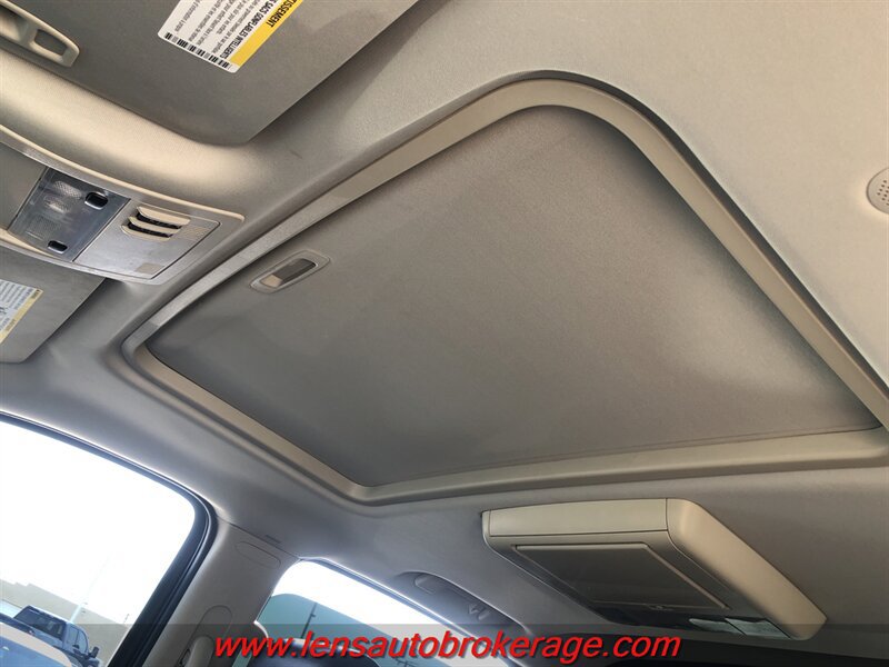 Used 2013 Chevrolet Avalanche LTZ AWD/4WD image 16
