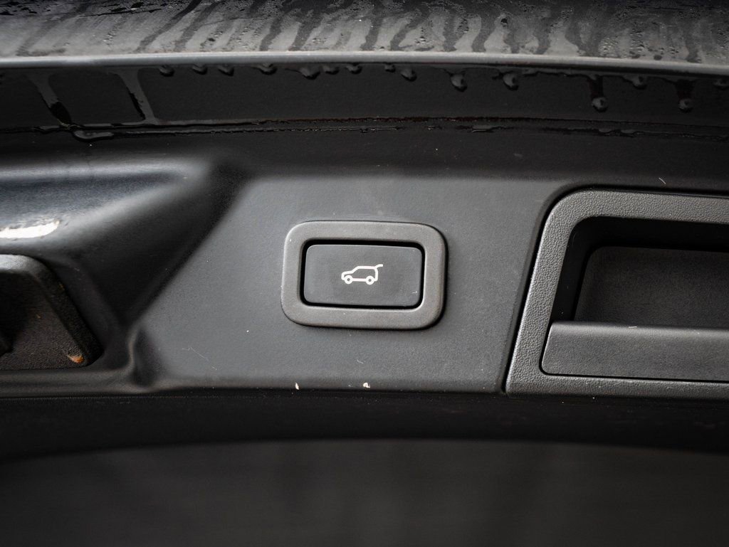 Used 2022 Land Rover Range Rover Velar R-Dynamic S AWD/4WD image 18