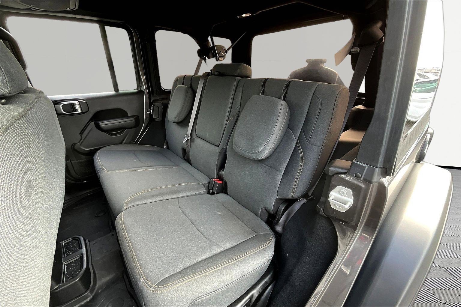 Used 2024 Jeep Wrangler Unlimited AWD/4WD image 21