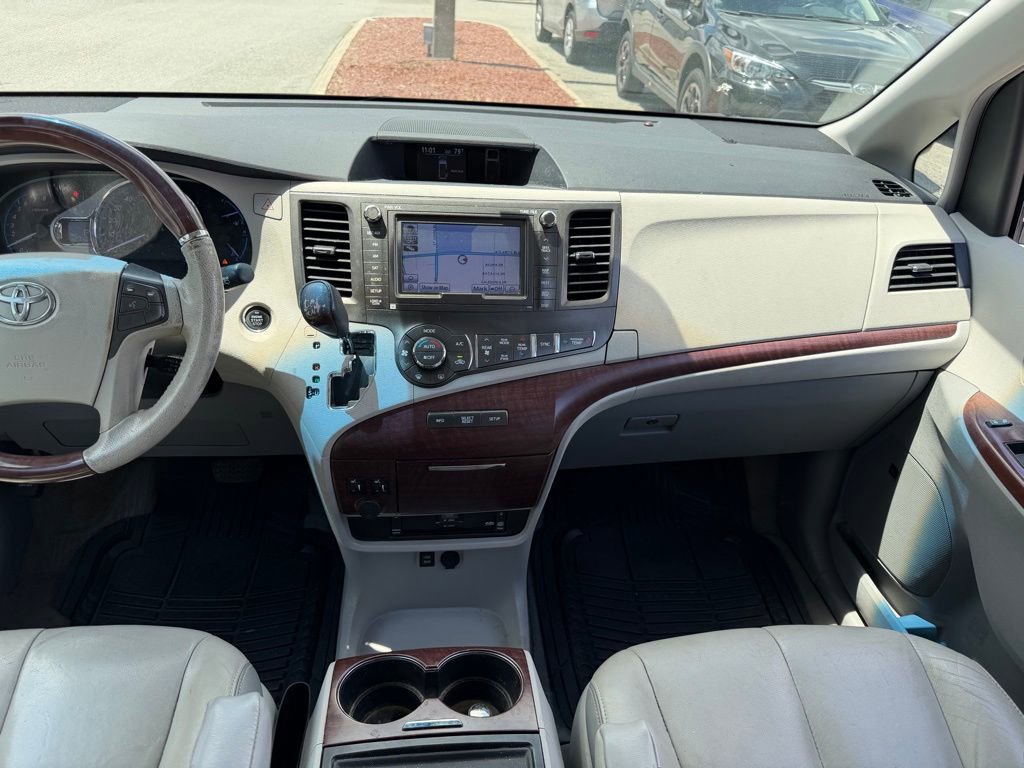 Used 2014 Toyota Sienna Limited w/ Limited Premium Package FWD image 21