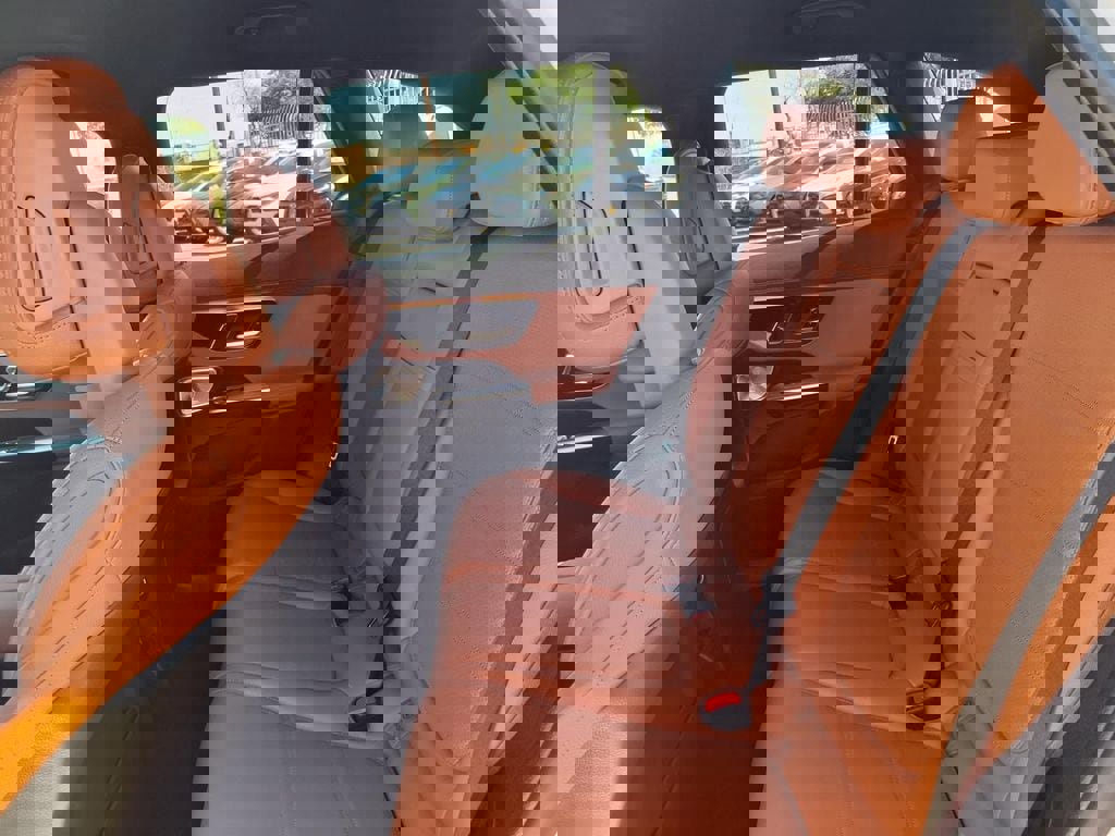 Used 2024 Mercedes-Benz GLC 300 4MATIC image 25