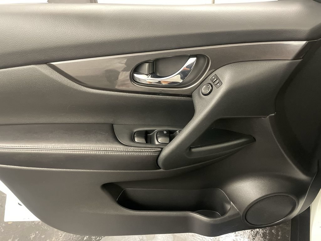 Used 2020 Nissan Rogue S AWD/4WD image 14