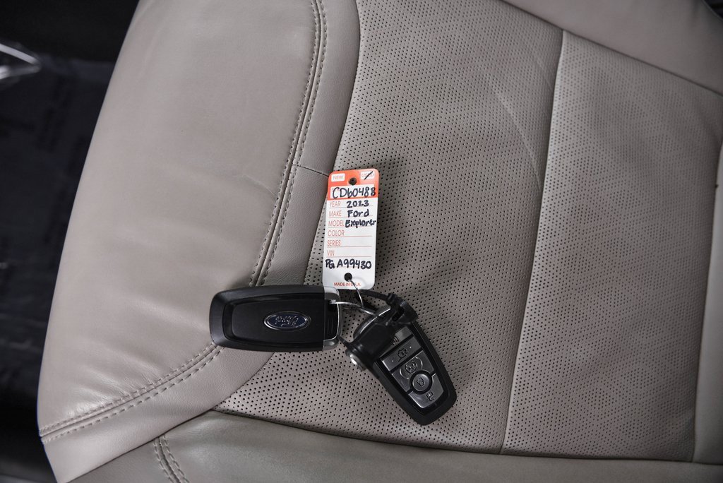 Used 2023 Ford Explorer Platinum w/ Technology Package image 26
