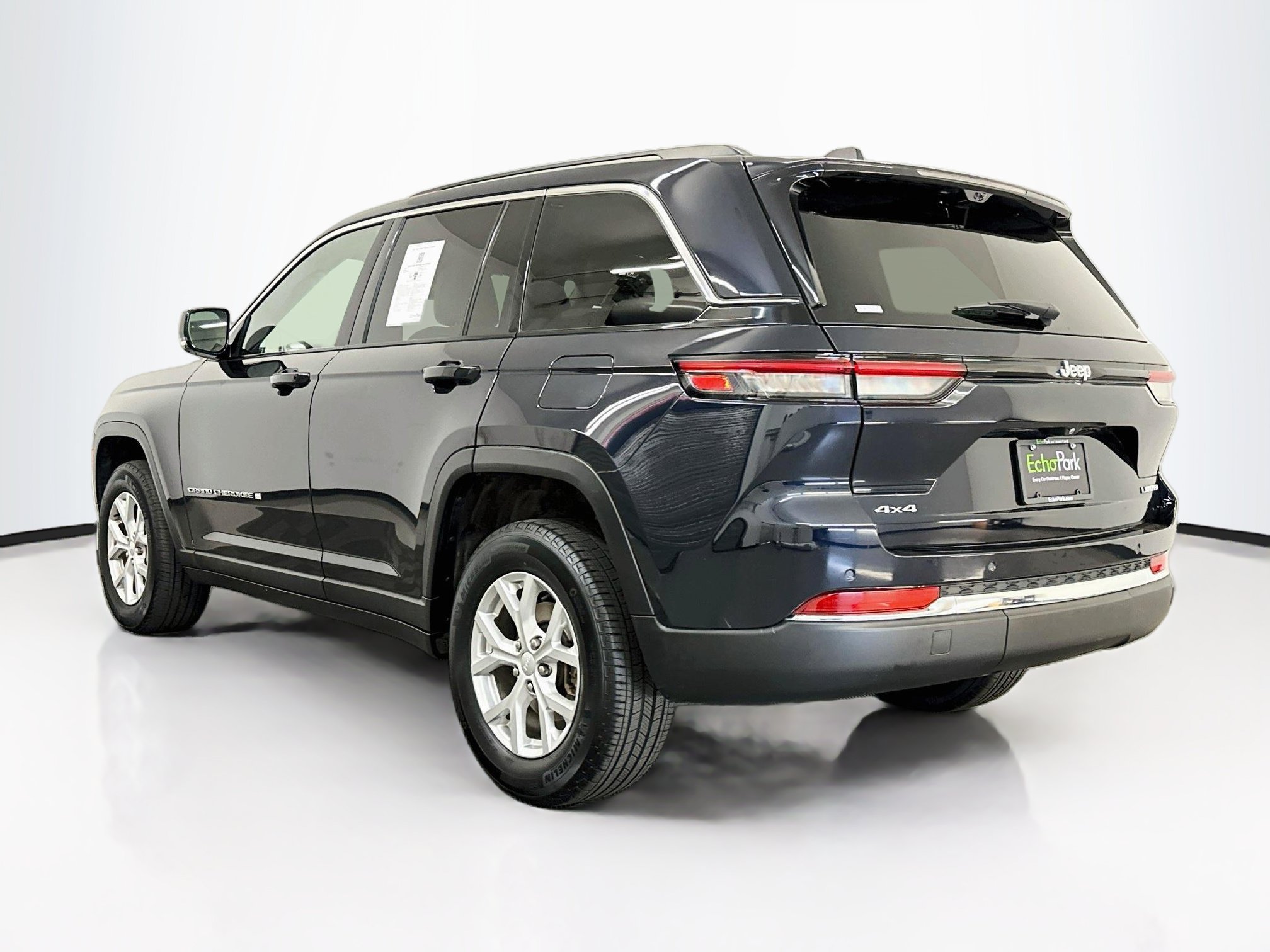 Used 2023 Jeep Grand Cherokee Limited w/ Luxury Tech Group II AWD/4WD image 5