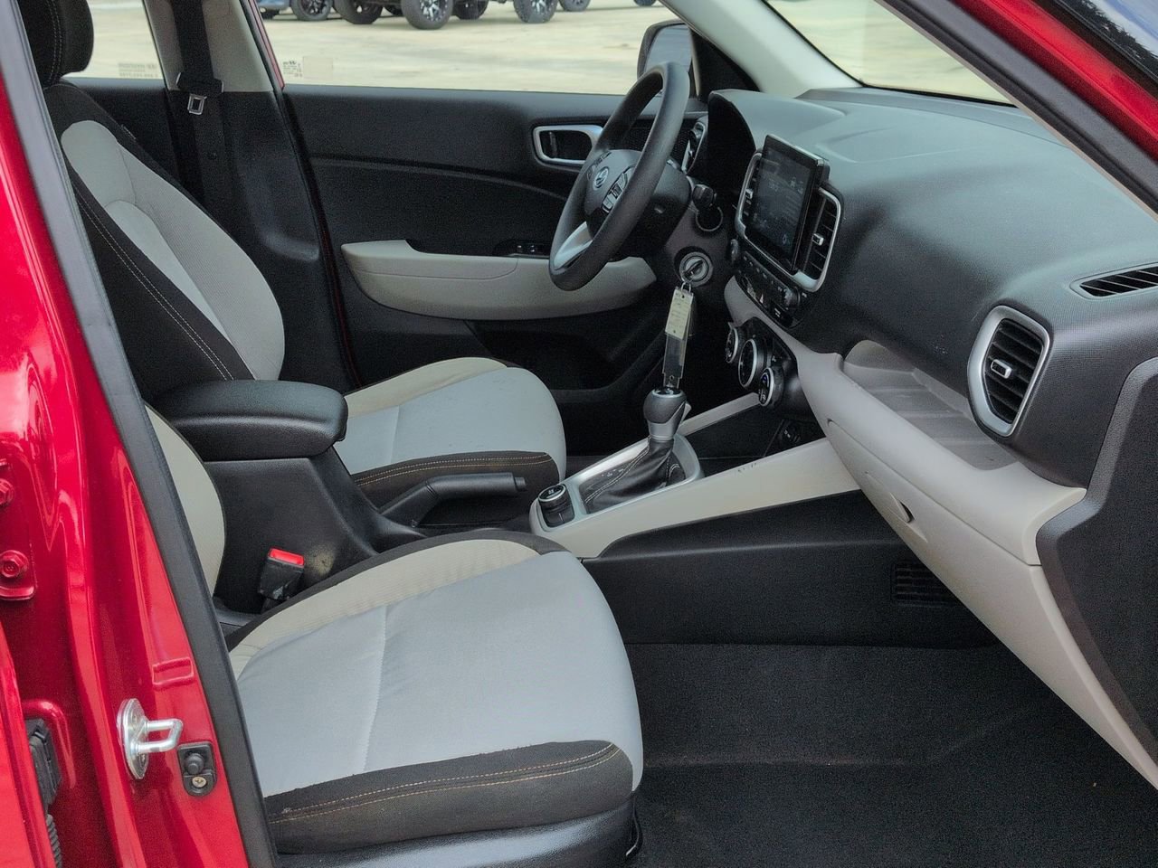 Used 2020 Hyundai Venue SEL FWD image 24
