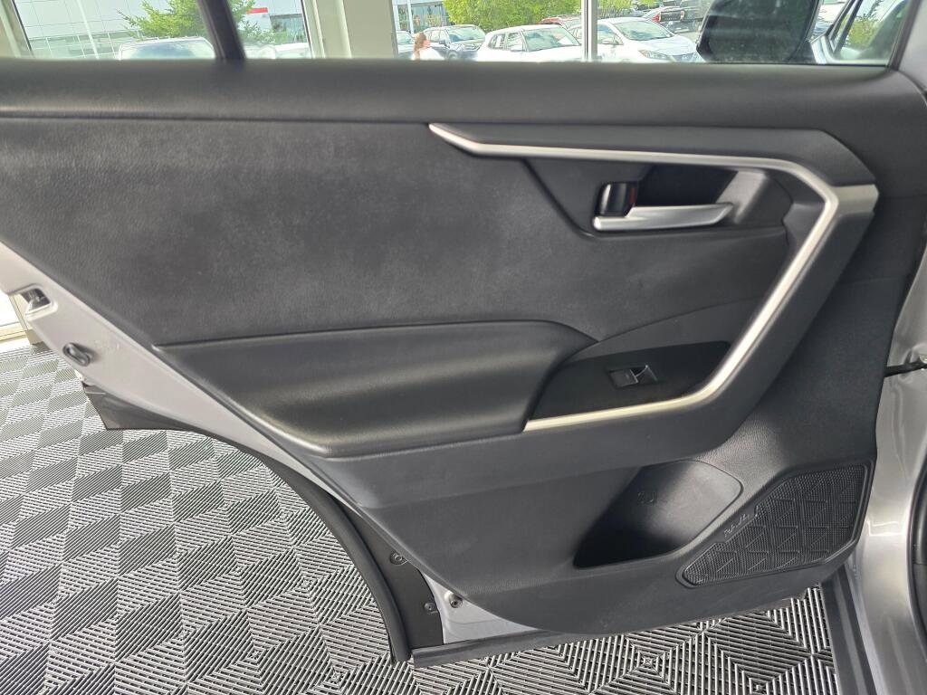 Used 2025 Toyota RAV4 XLE image 37