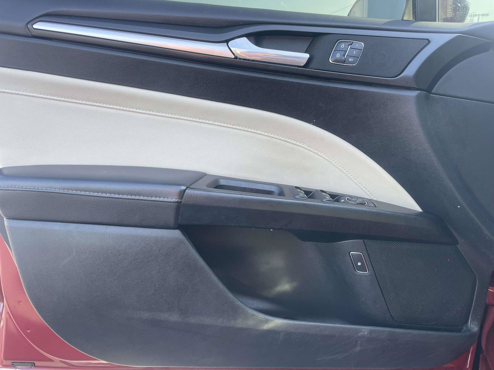 Used 2017 Ford Fusion Energi Titanium FWD image 15