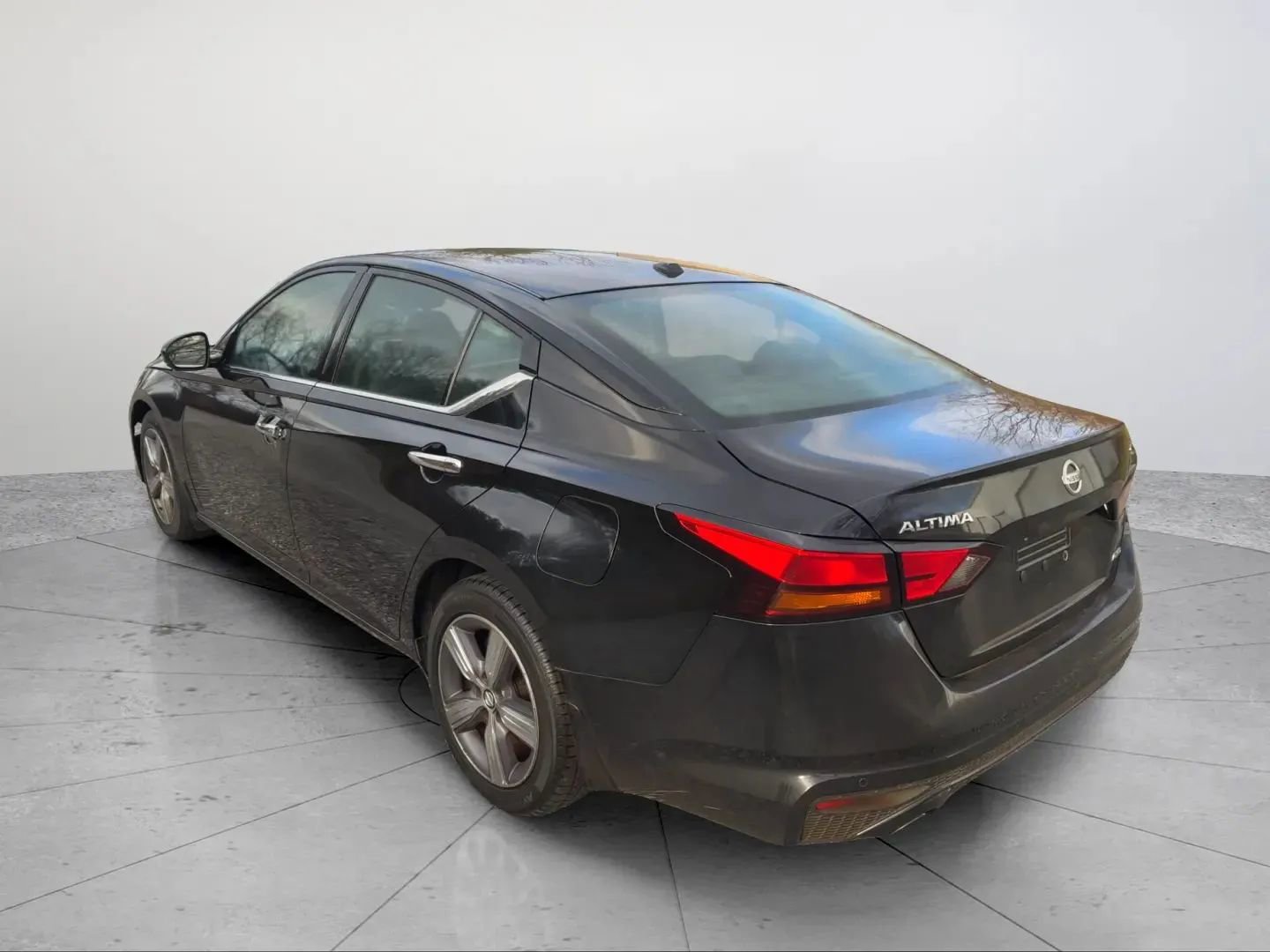 Used 2019 Nissan Altima 2.5 SV image 3