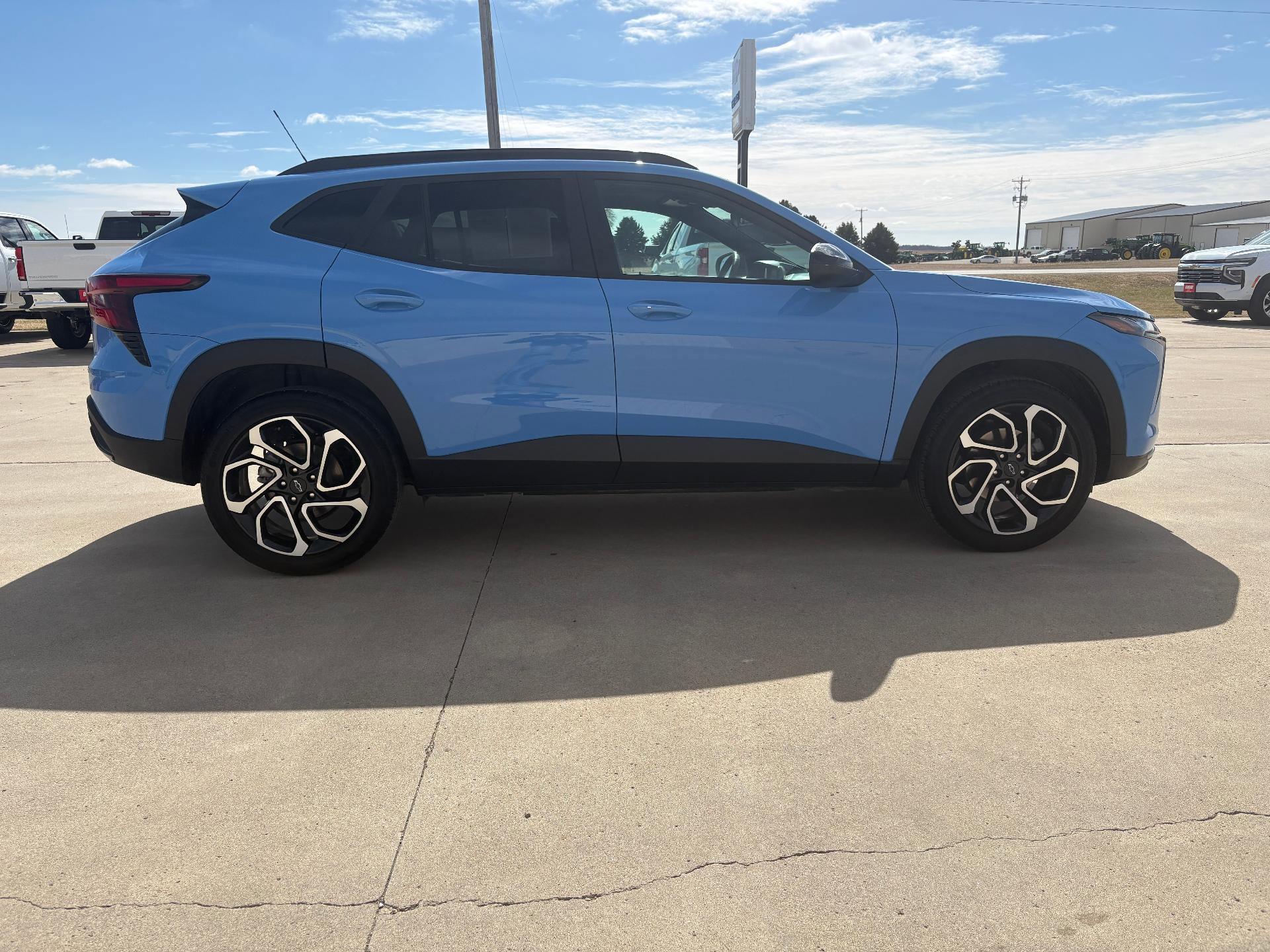 Used 2024 Chevrolet Trax RS w/ Sunroof Package image 7