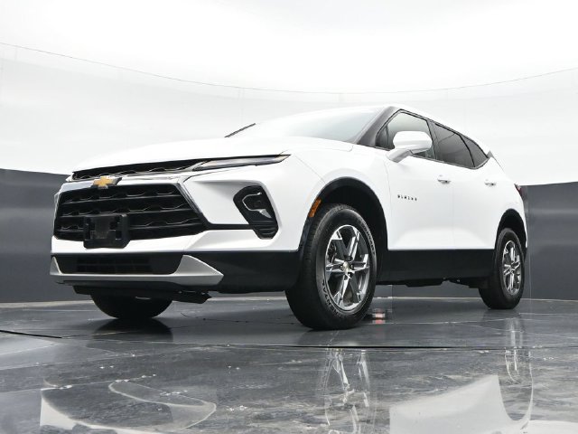 Used 2025 Chevrolet Blazer LT FWD image 42