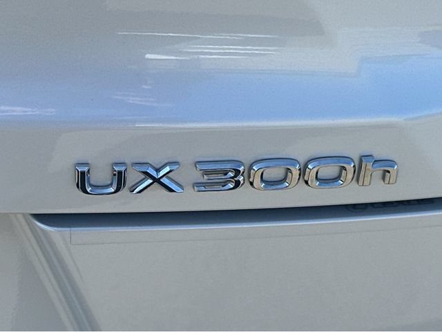 Certified 2025 Lexus UX 300h FWD w/ Accessory Package (Z2) image 21