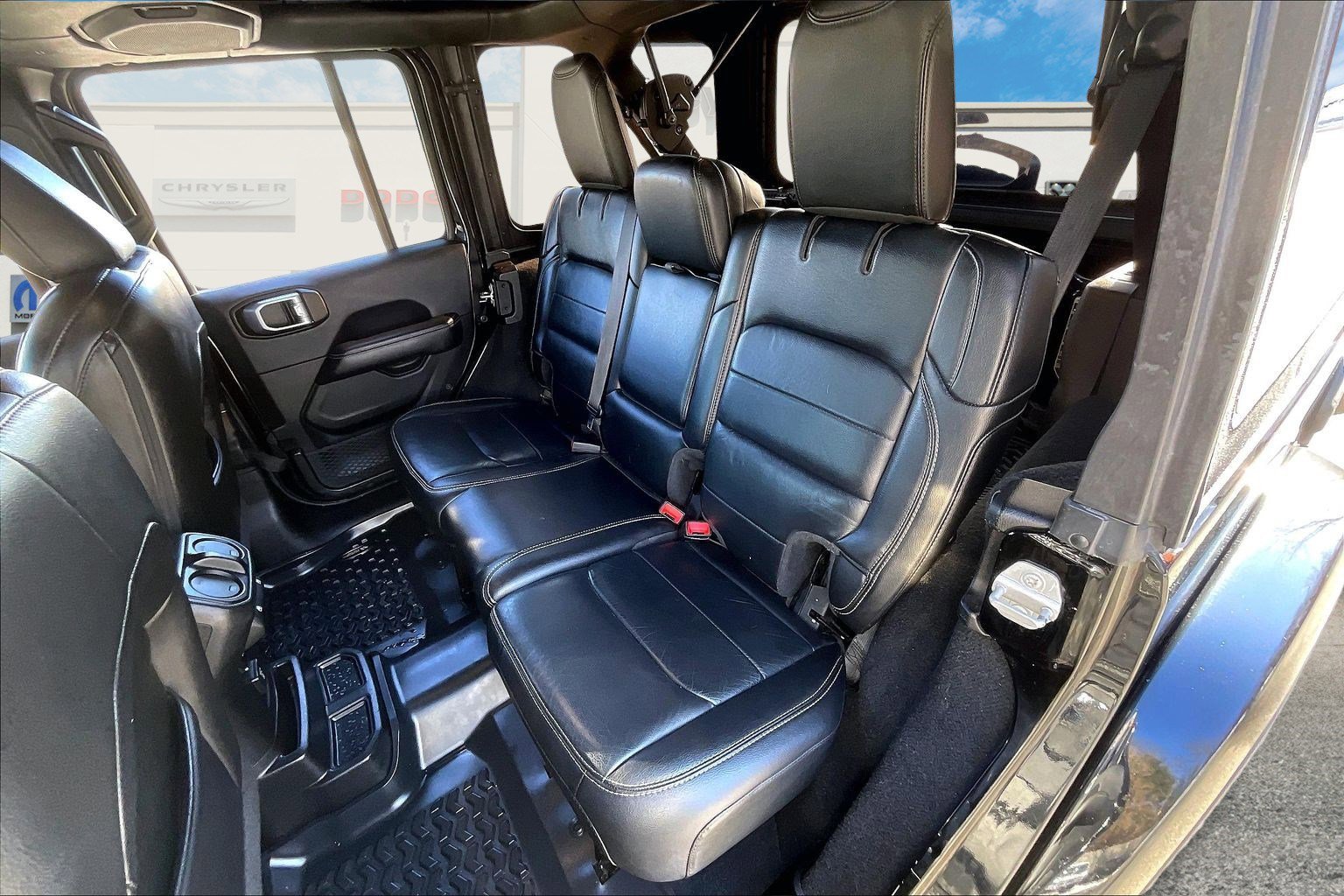 Used 2019 Jeep Wrangler Unlimited Sahara w/ Advanced Safety Group image 22