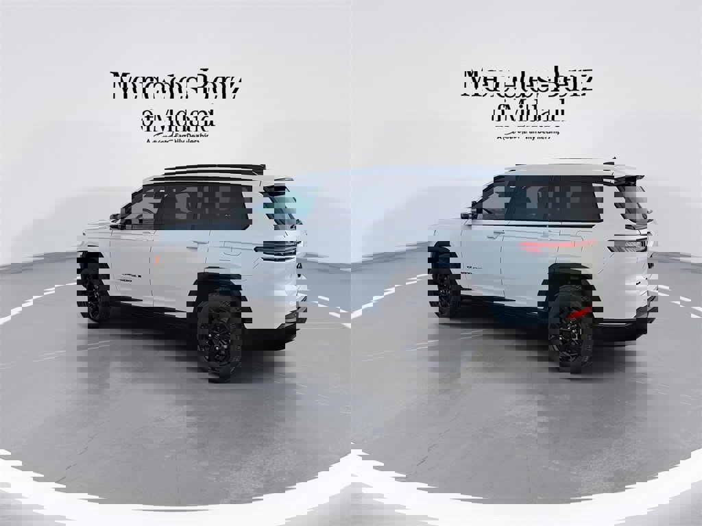 Used 2024 Jeep Grand Cherokee L Laredo image 6