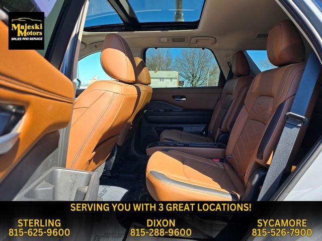Used 2025 Nissan Pathfinder Platinum image 26