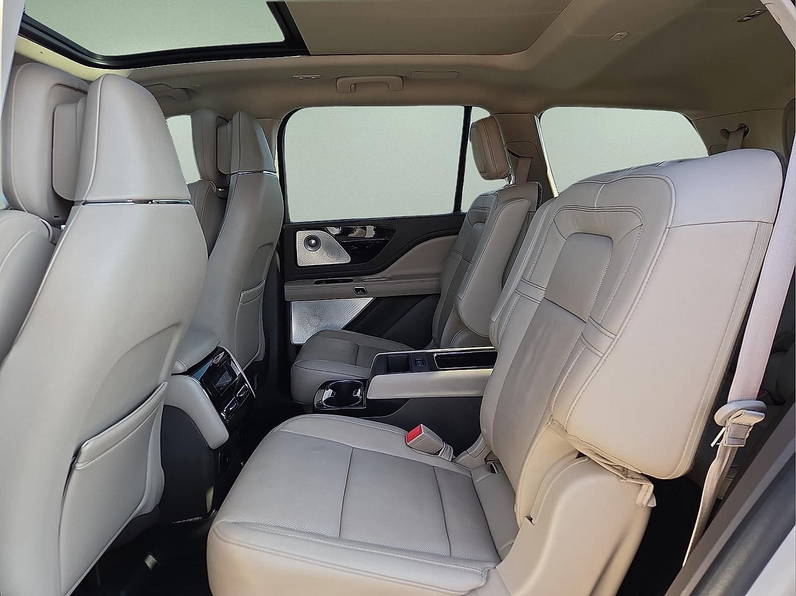 Used 2023 Lincoln Aviator Reserve w/ Equipment Group 201A AWD/4WD image 11