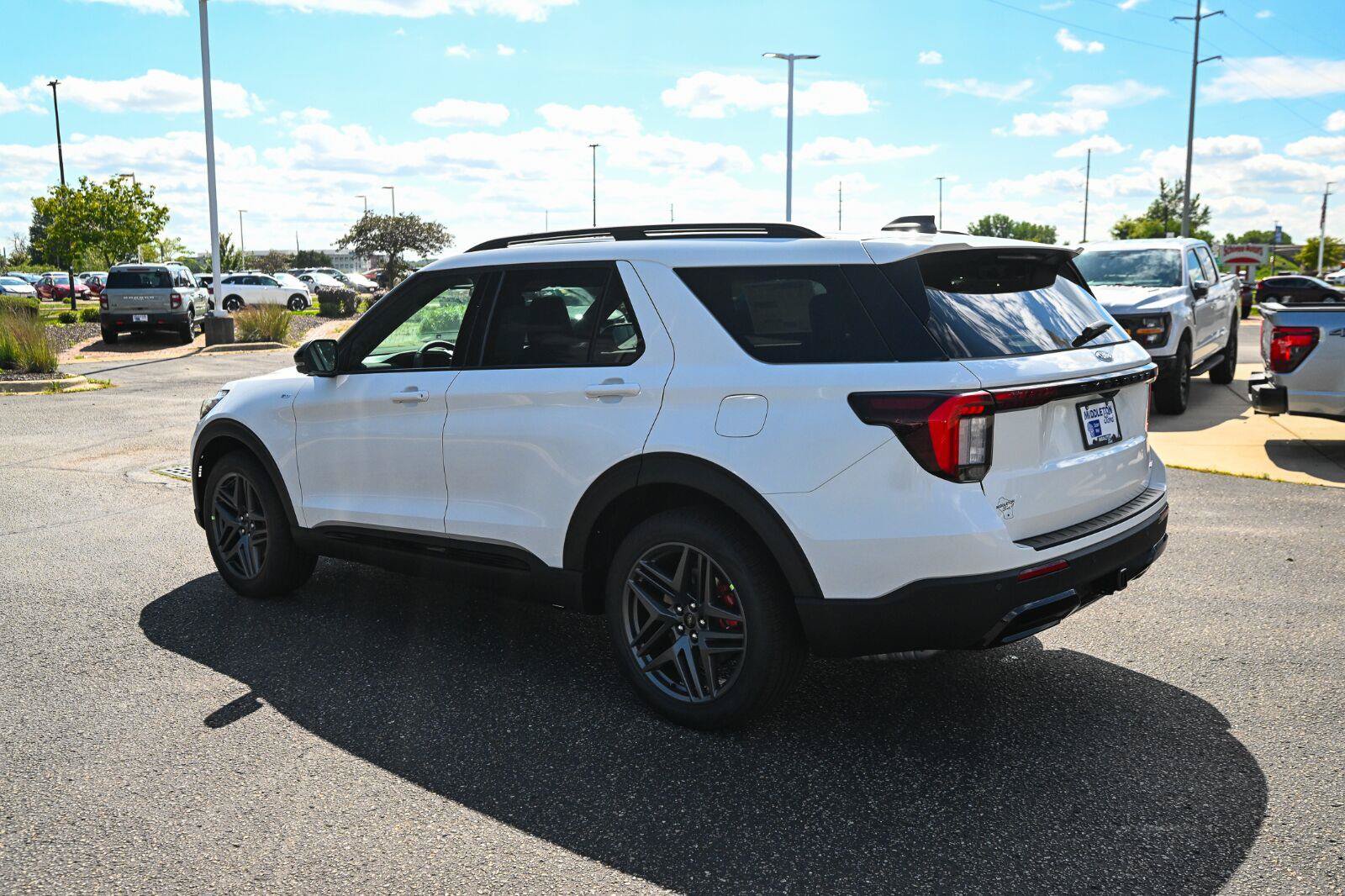 New 2026 Ford Explorer ST-Line w/ ST-Line Street Pack AWD/4WD image 7
