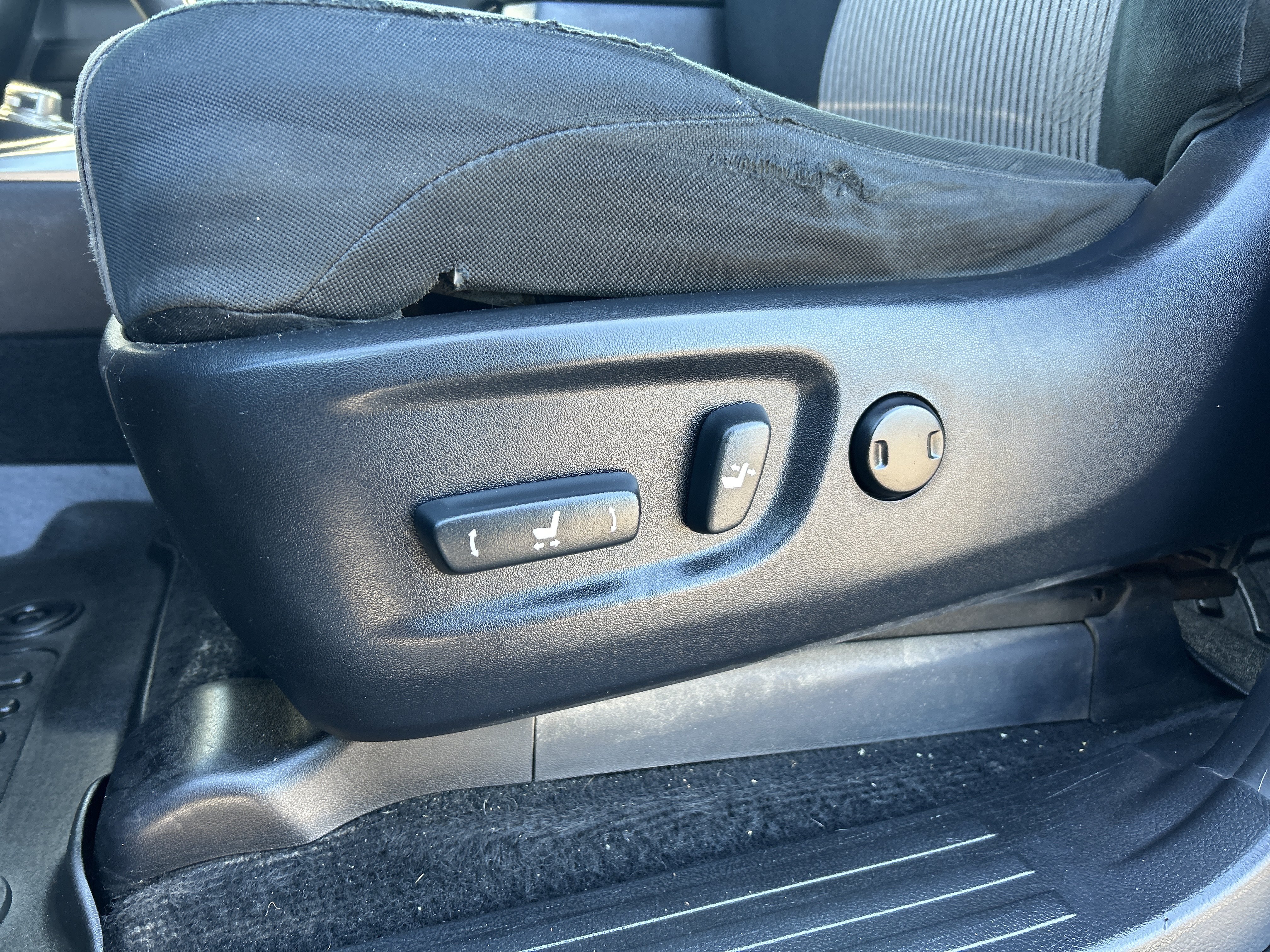 Used 2015 Toyota 4Runner SR5 AWD/4WD image 13