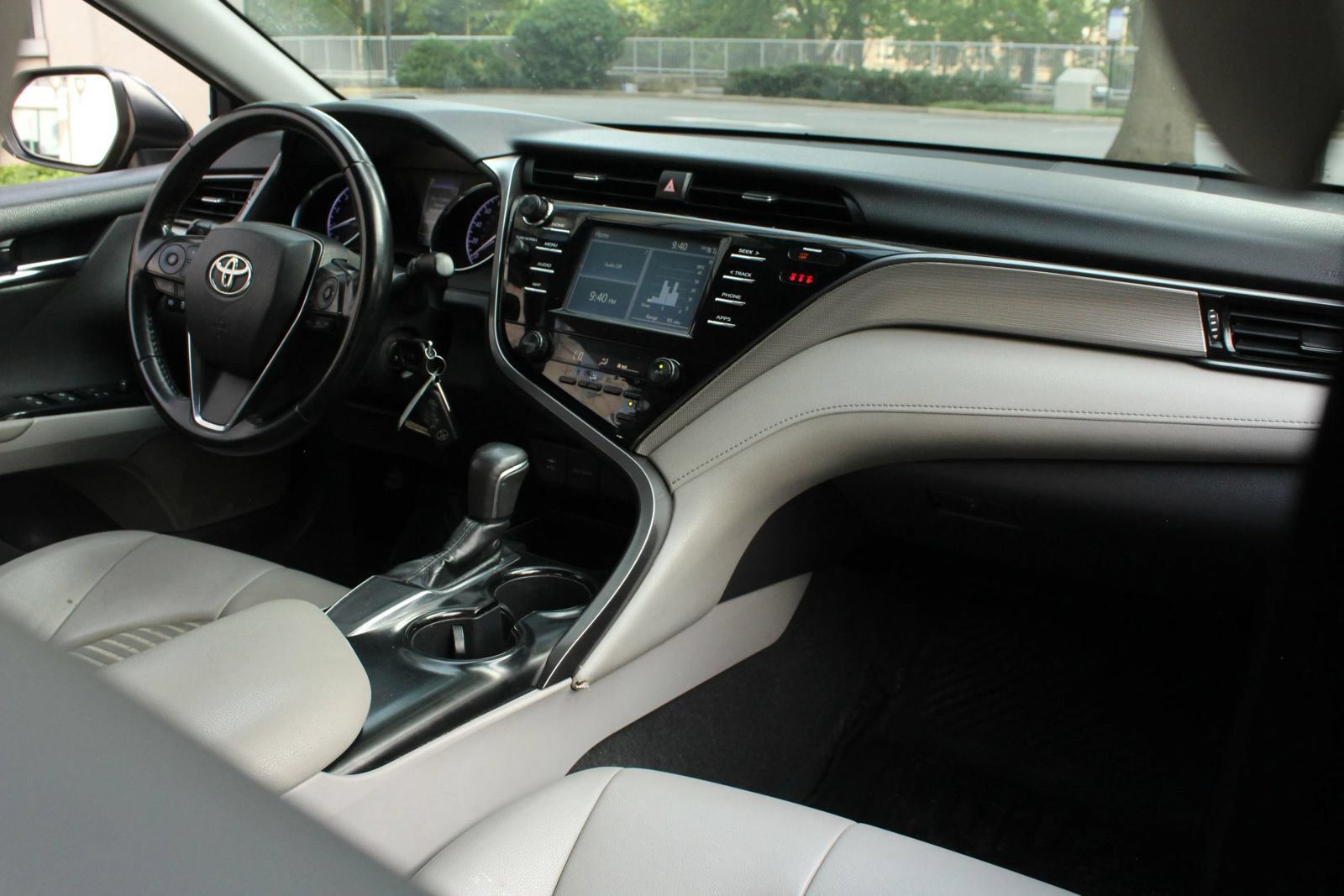 Used 2019 Toyota Camry SE FWD image 23