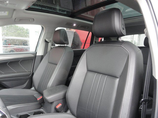 Used 2022 Volkswagen Tiguan SE AWD/4WD image 11
