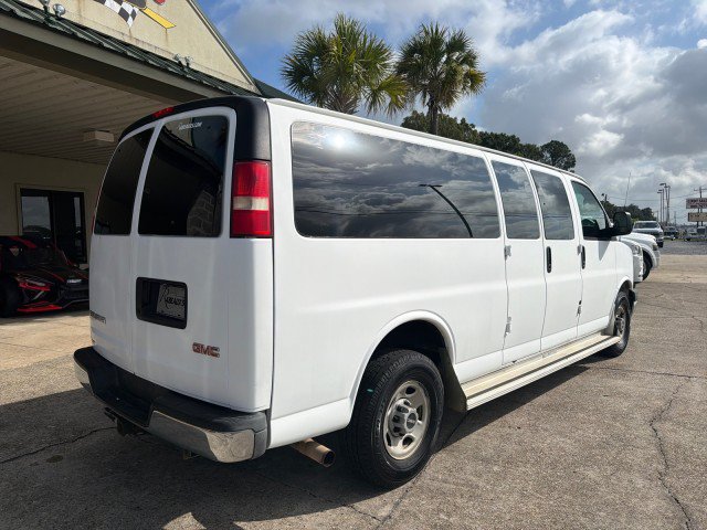 Used 2008 GMC Savana 3500 Extended Passenger RWD image 4