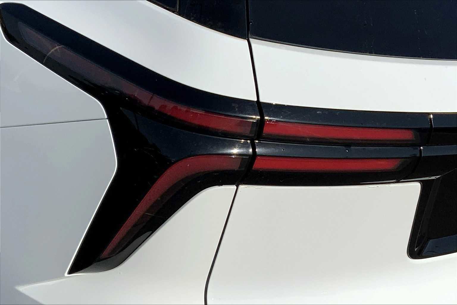 Used 2024 Chevrolet Traverse LT image 28