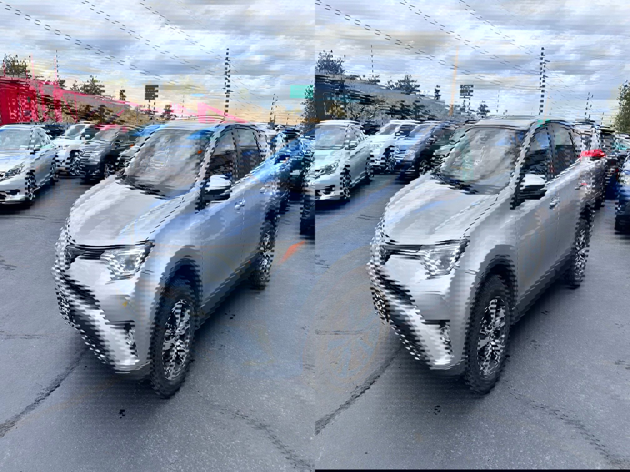 Used 2017 Toyota RAV4 XLE image 2