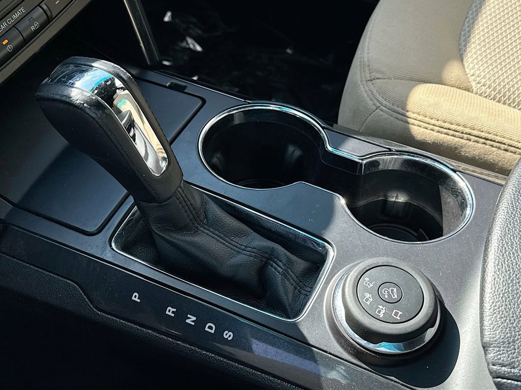 Used 2016 Ford Explorer XLT image 14