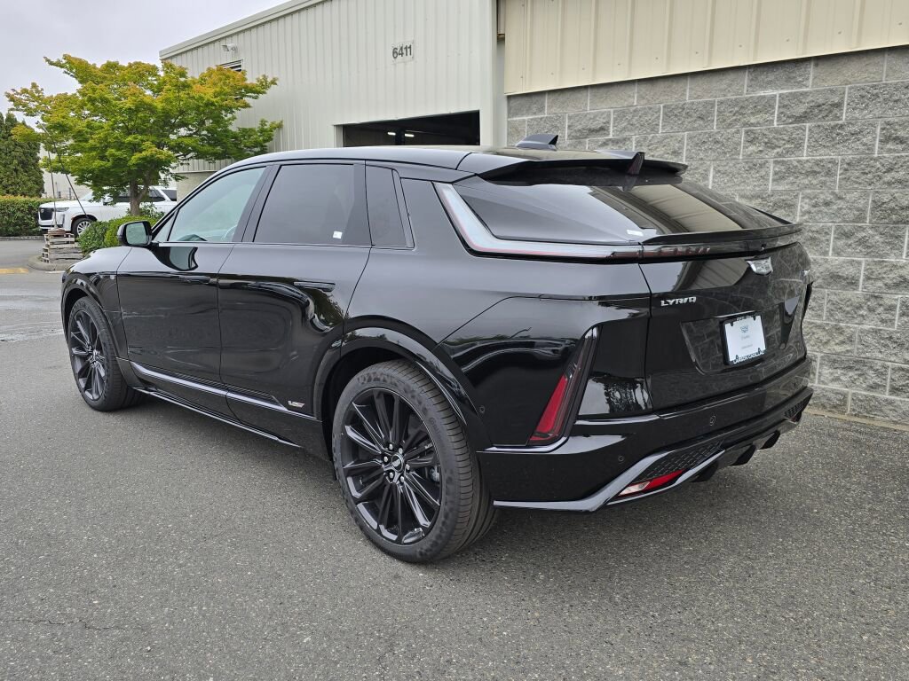 New 2026 Cadillac Lyriq V image 4