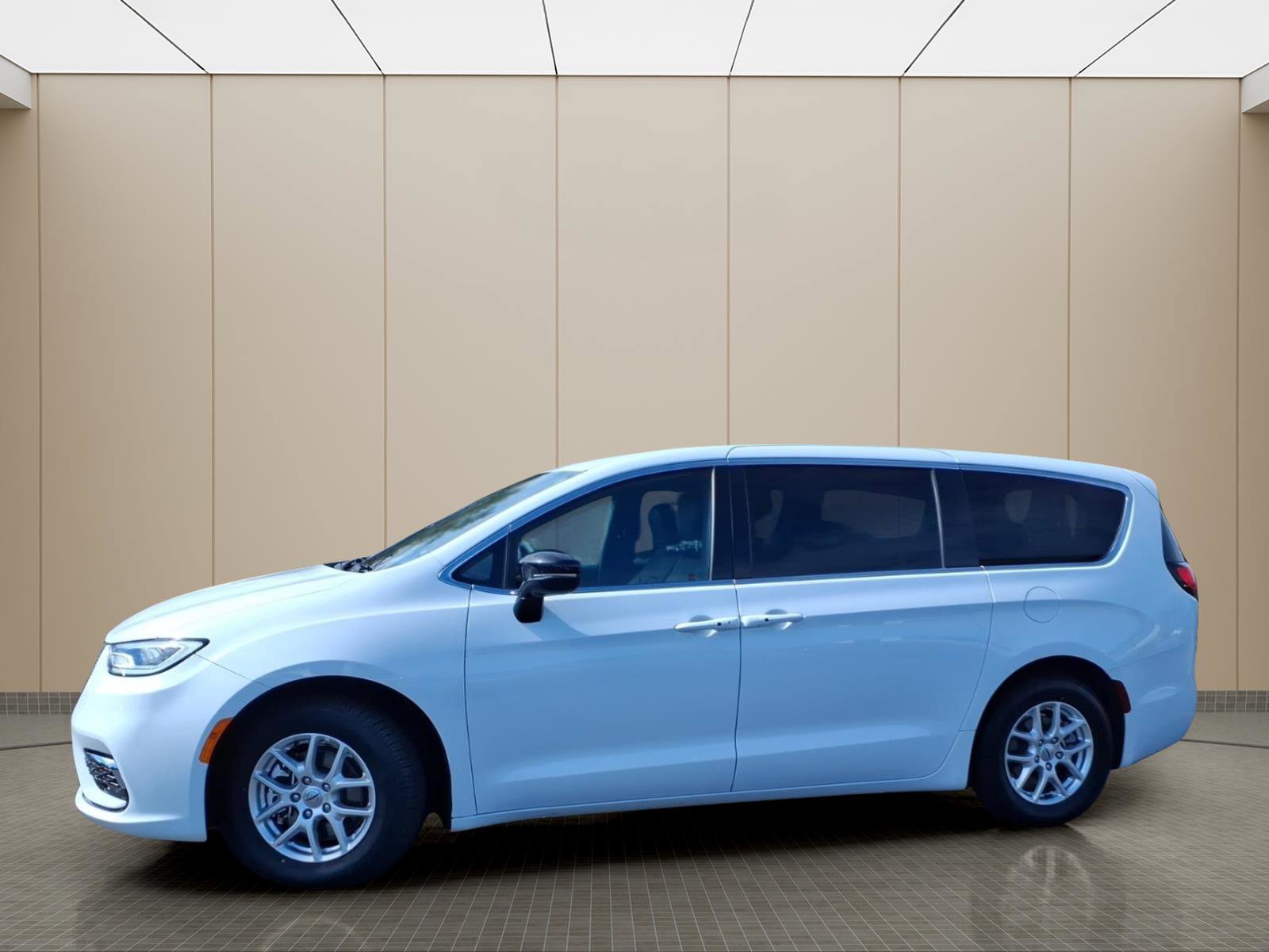 Used 2025 Chrysler Pacifica Select image 13