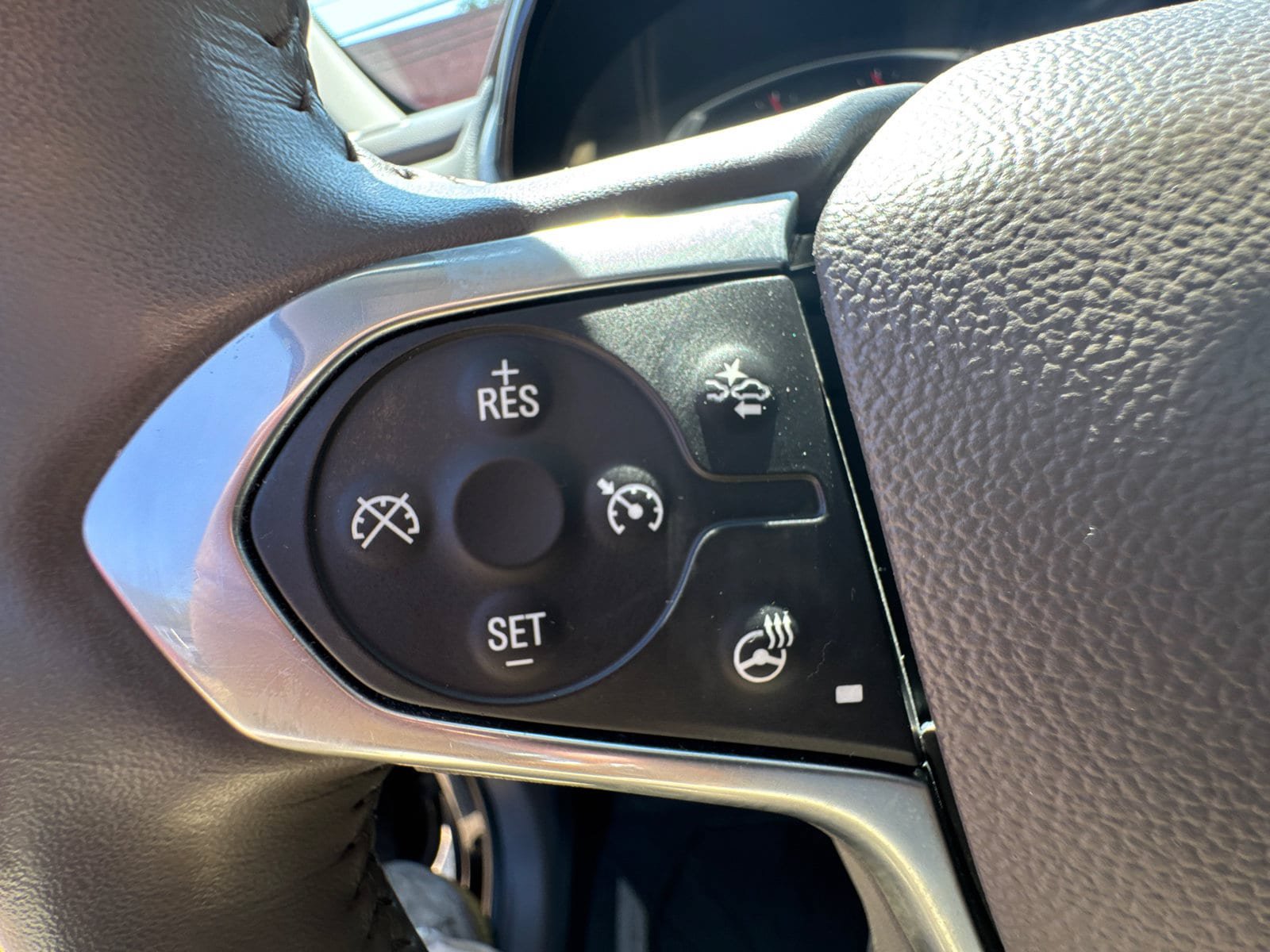 Used 2020 Chevrolet Traverse Premier FWD image 35