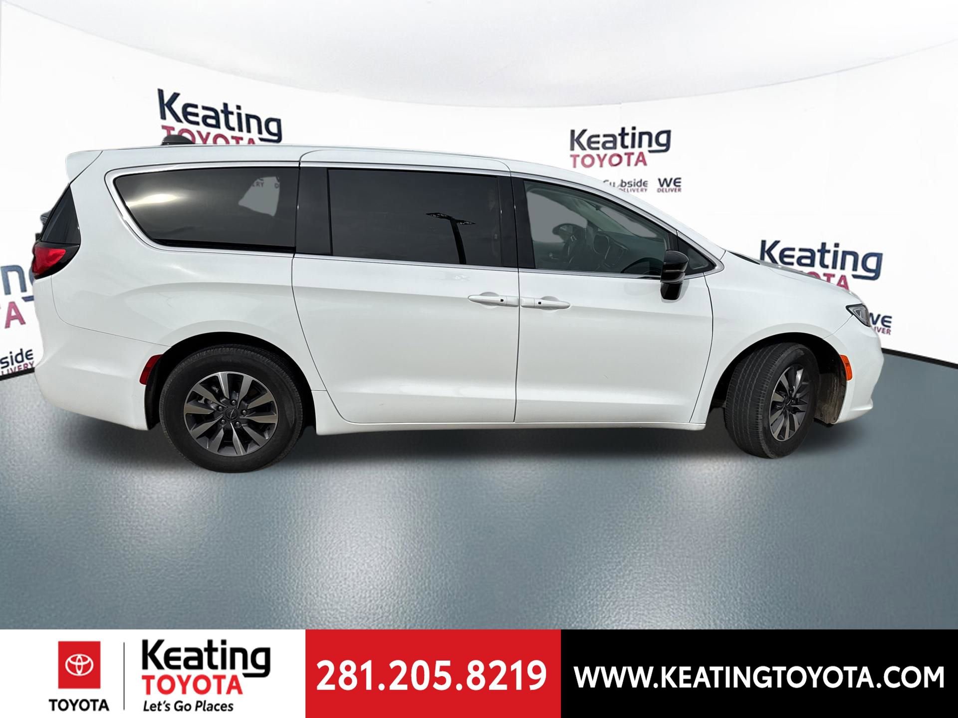 Used 2024 Chrysler Pacifica Select image 8