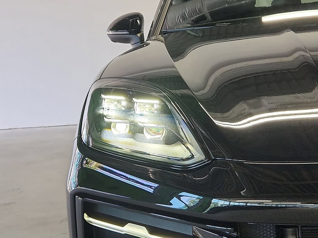 Certified 2026 Porsche Cayenne AWD/4WD image 9